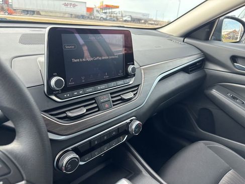 Used 2025 Nissan Altima 2.5 SV image 28