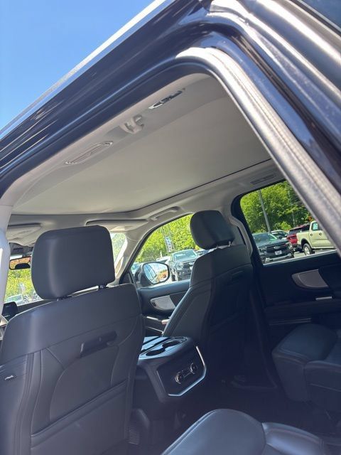 Used 2025 Ford Expedition Active AWD/4WD image 24