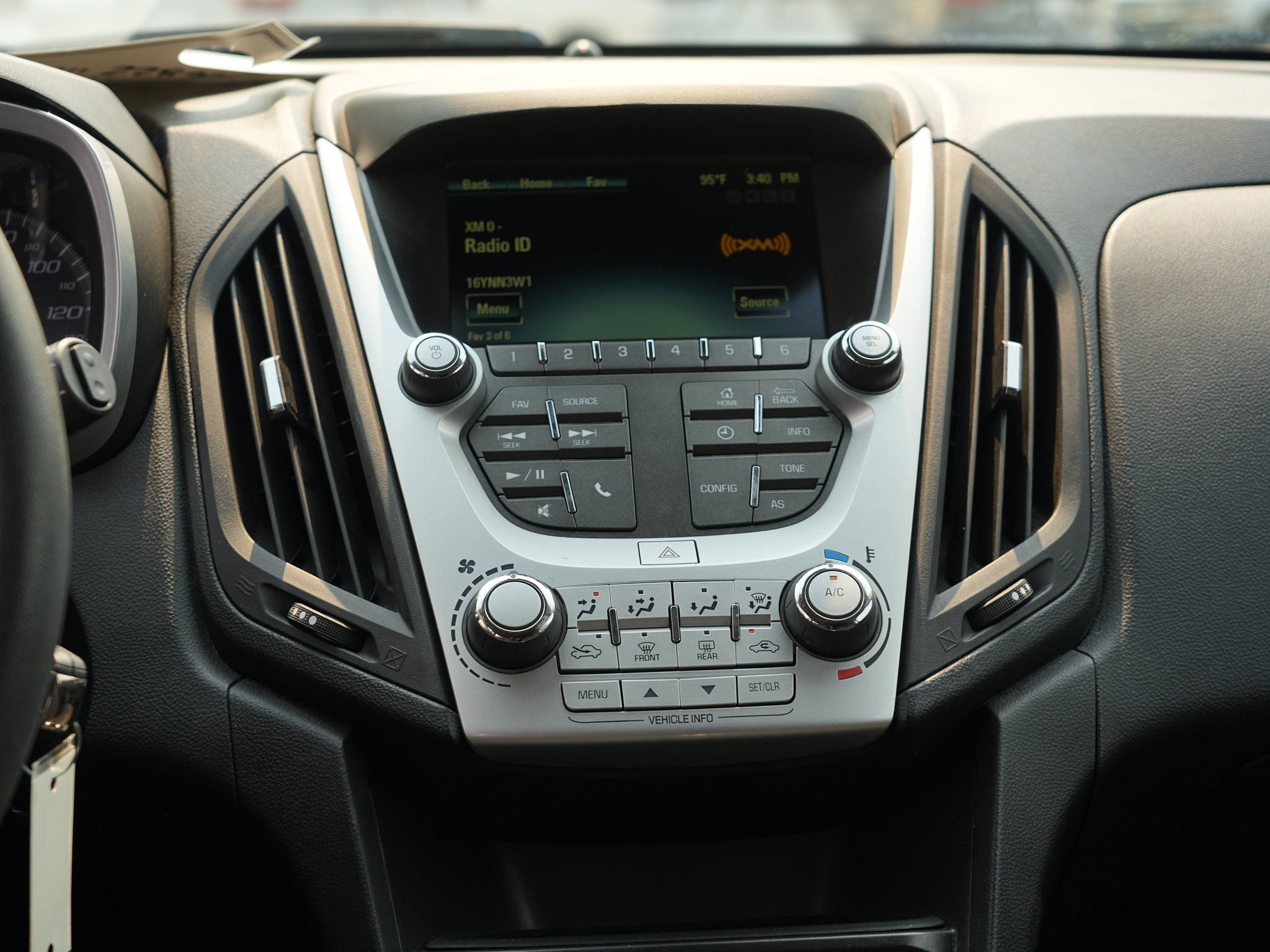 Used 2017 Chevrolet Equinox LS AWD/4WD image 23