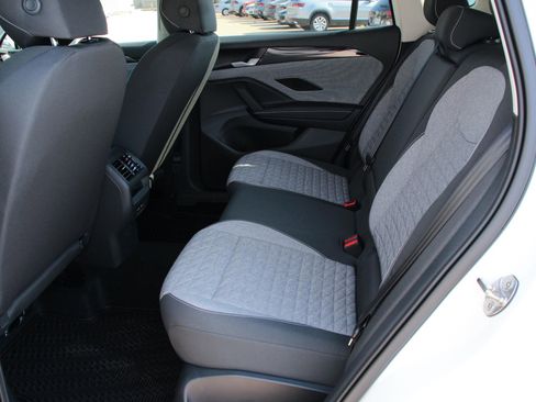 Certified 2025 Volkswagen Tiguan S FWD image 16