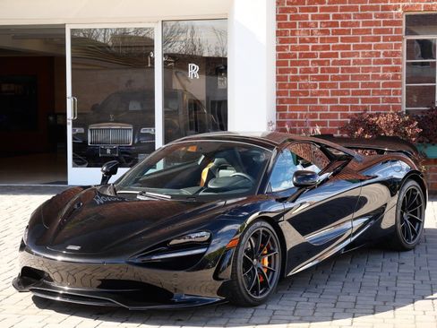 Used 2026 McLaren 750S Spider RWD image 18