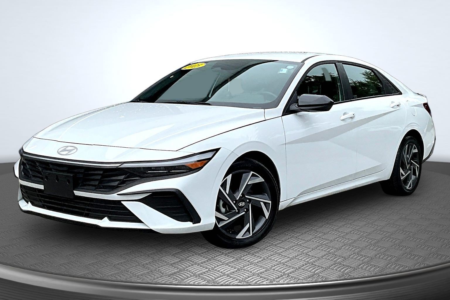 Used 2025 Hyundai Elantra Sport FWD image 1