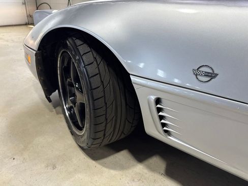 Used 1996 Chevrolet Corvette Coupe RWD image 3