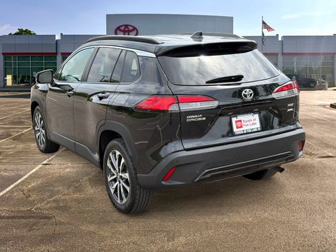 Used 2024 Toyota Corolla Cross XLE AWD/4WD image 3