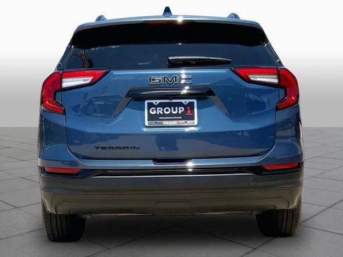 Used 2024 GMC Terrain SLE w/ Driver Convenience Package FWD image 5