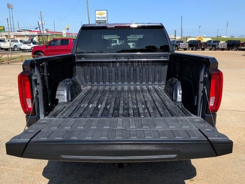 Used 2023 GMC Sierra 1500 SLT image 40