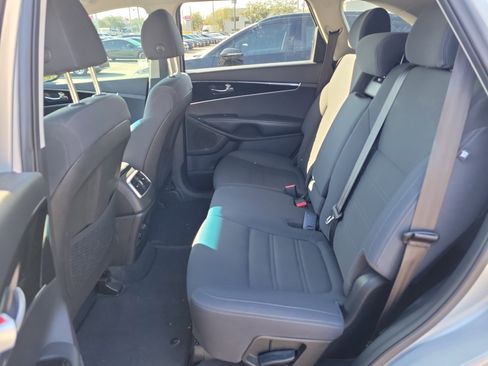 Used 2020 Kia Sorento AWD V6 image 15