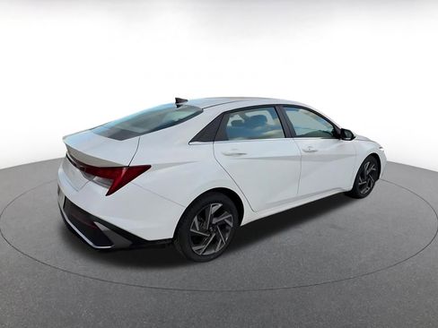 Used 2025 Hyundai Elantra SEL image 15