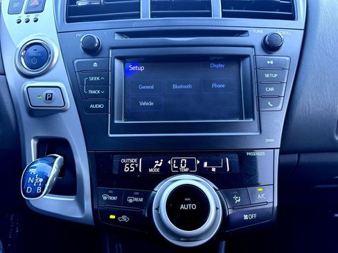 Used 2012 Toyota Prius V Two FWD image 16