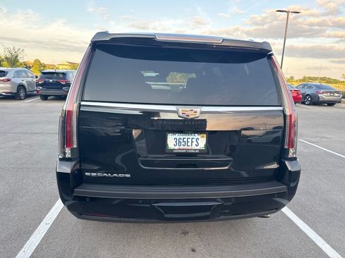 Used 2020 Cadillac Escalade Premium Luxury AWD/4WD image 5