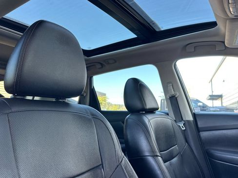 Used 2019 Nissan Rogue SL w/ Premium Package AWD/4WD image 18