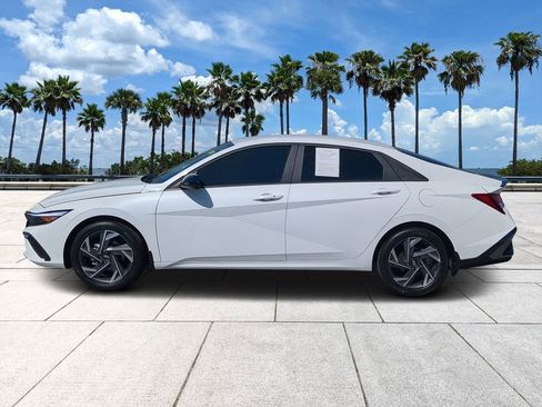 Used 2025 Hyundai Elantra Sport image 6