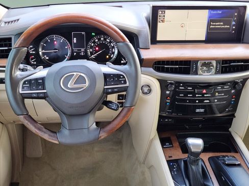 Used 2021 Lexus LX 570 4WD w/ Luxury Package image 29