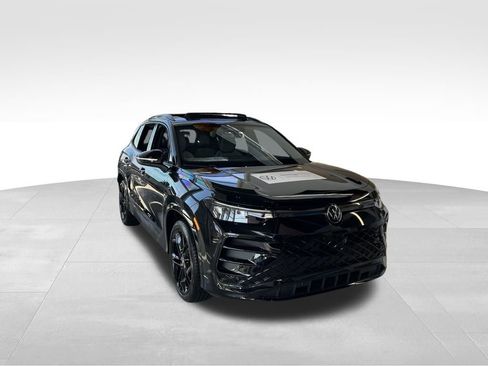 New 2026 Volkswagen Tiguan SE R-Line FWD image 2