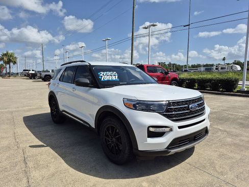 Certified 2020 Ford Explorer XLT w/ Equipment Group 202A RWD image 18