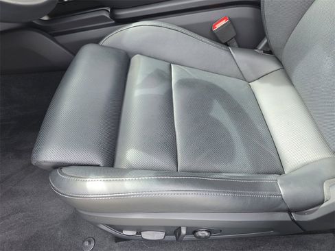 Used 2023 Porsche Taycan image 32