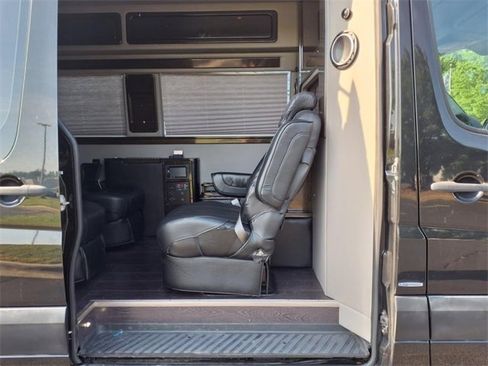 Used 2014 Mercedes-Benz Sprinter 2500 image 27