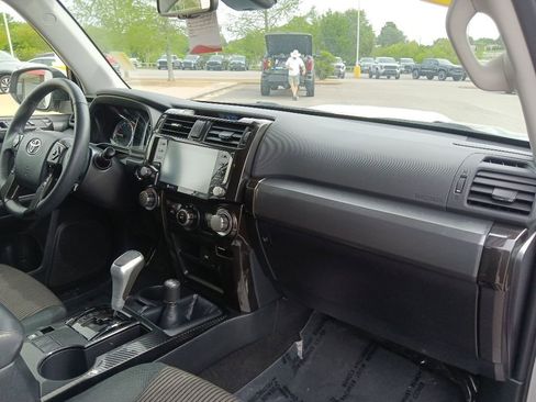 Used 2024 Toyota 4Runner TRD Off-Road AWD/4WD image 33