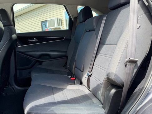 Used 2018 Kia Sorento AWD image 12