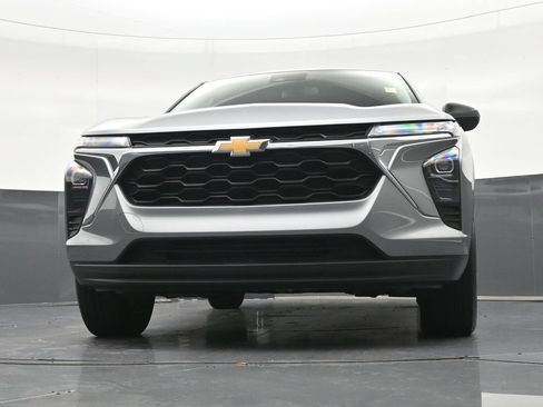 Used 2024 Chevrolet Trax LS FWD image 31