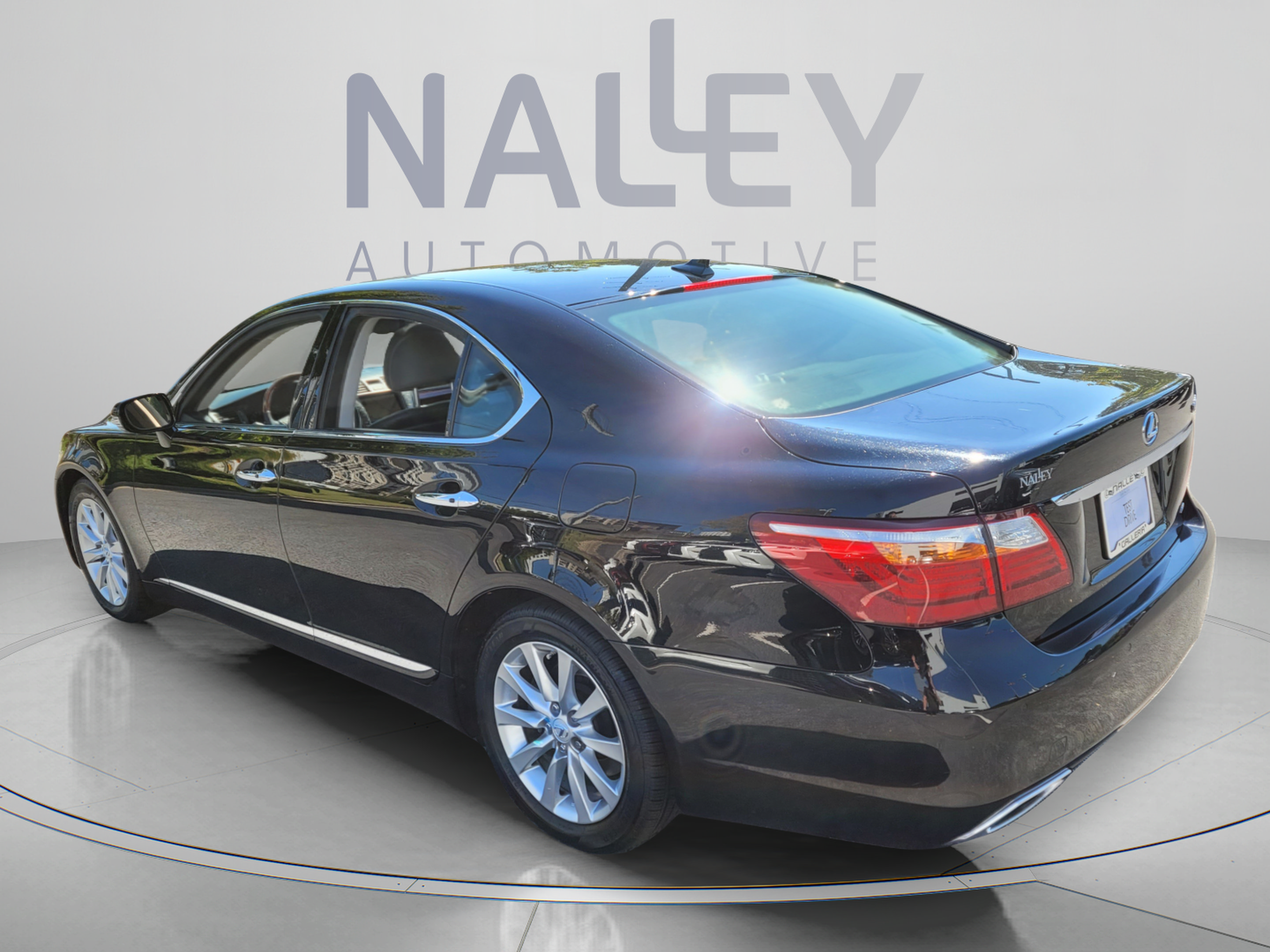 Used 2012 Lexus LS 460 AWD w/ Comfort Pkg image 3