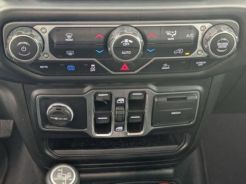 Used 2022 Jeep Wrangler Unlimited Sahara image 21