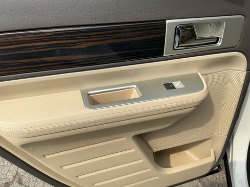 Used 2010 Lincoln MKX AWD image 16