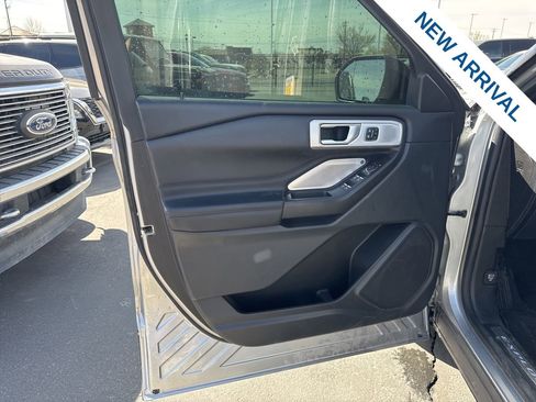 Used 2020 Ford Explorer Platinum w/ Premium Technology Package image 19