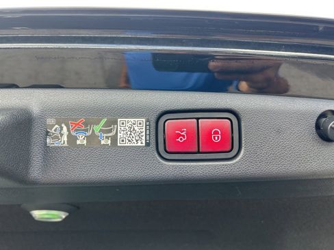 Used 2025 Mercedes-Benz E 350 Sedan image 20