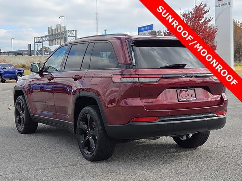 Used 2023 Jeep Grand Cherokee Altitude image 4