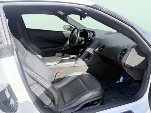 Used 2017 Chevrolet Corvette Stingray Coupe w/ Carbon Flash Badge Package image 33