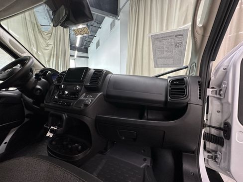 Used 2025 RAM ProMaster 2500 w/ U-Haul Equipment Group FWD image 17