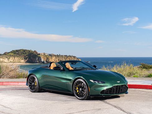 Used 2023 Aston Martin V8 Vantage Roadster RWD image 26