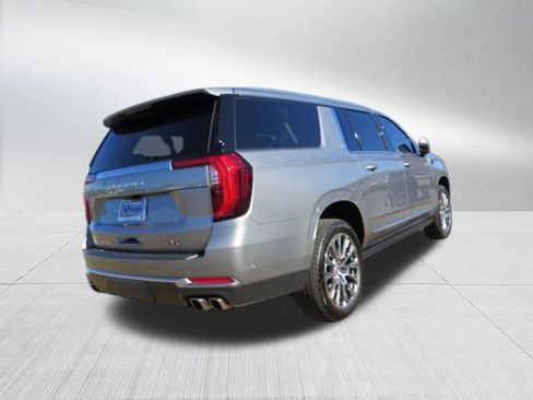 Used 2025 GMC Yukon XL Denali w/ Denali Reserve Package image 8