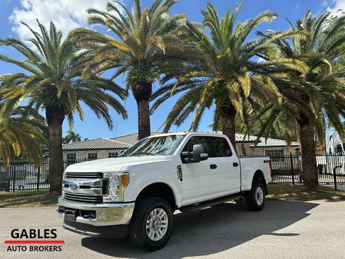 Used 2017 Ford F350 XLT image 7