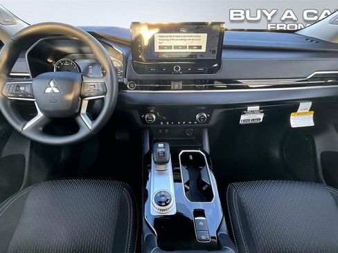 New 2026 Mitsubishi Outlander ES image 5