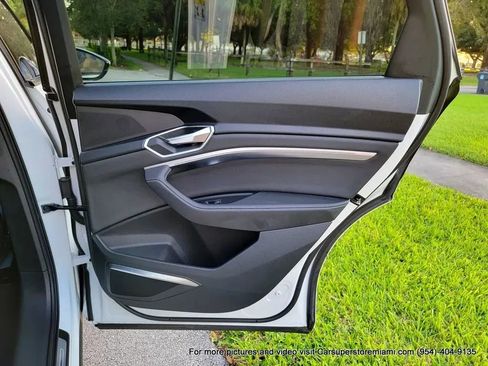 Used 2021 Audi e-tron Premium Plus w/ Premium Plus Package image 48