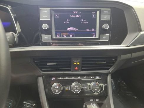 Used 2024 Volkswagen Jetta SE FWD image 25