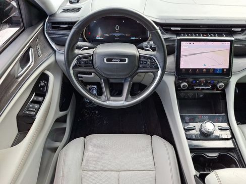 Used 2021 Jeep Grand Cherokee L Overland w/ Luxury Tech Group IV AWD/4WD image 13