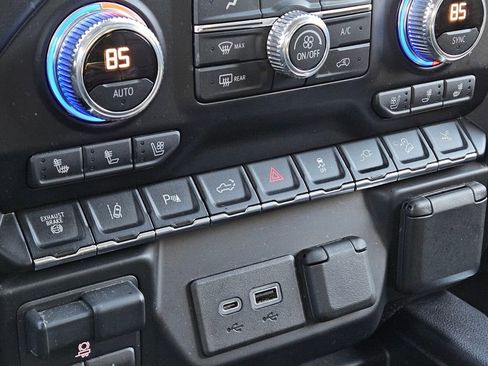 Used 2021 GMC Sierra 2500 Denali w/ Denali Ultimate Package image 21