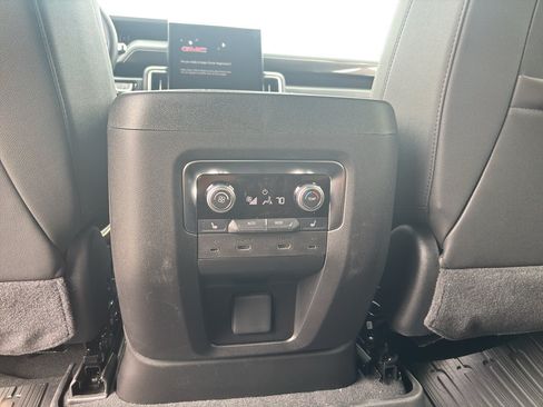 Used 2026 GMC Yukon Elevation w/ Elevation Premium Package AWD/4WD image 19
