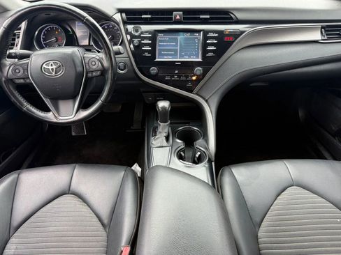 Used 2020 Toyota Camry SE w/ Convenience Package FWD image 7