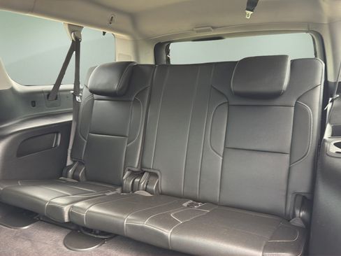 Used 2019 Chevrolet Suburban Premier AWD/4WD image 16