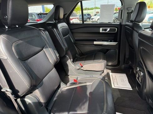 Used 2020 Ford Explorer XLT w/ Equipment Group 202A AWD/4WD image 19