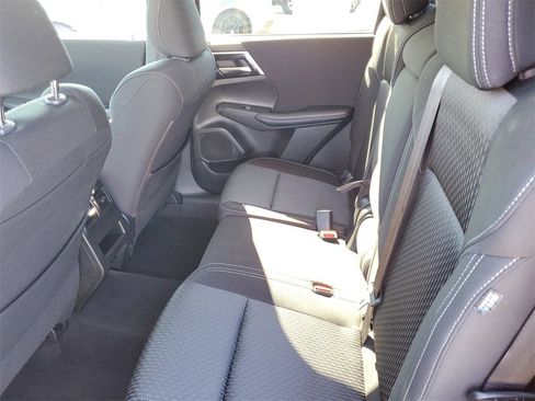 Used 2024 Mitsubishi Outlander ES image 13