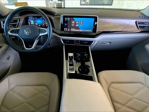 Used 2024 Volkswagen Atlas SE image 15