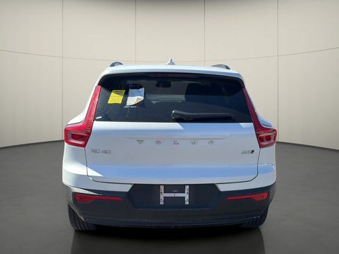 Used 2026 Volvo XC40 B5 Plus AWD/4WD image 6