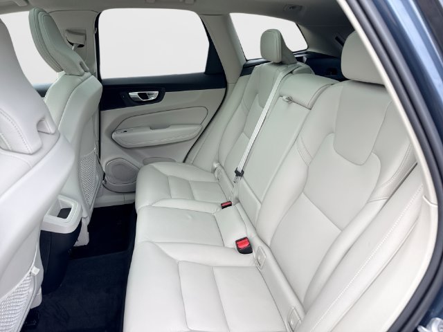 Certified 2024 Volvo XC60 B5 Core w/ Protection Package Premier AWD/4WD image 29