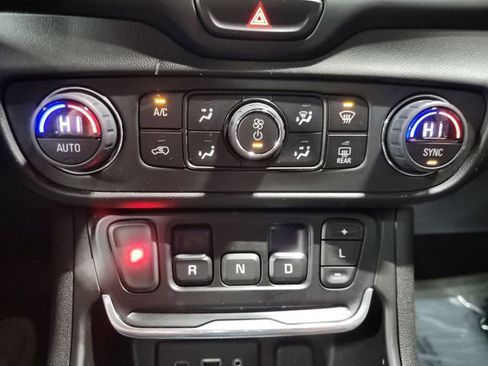 Certified 2019 GMC Terrain SLE w/ Driver Convenience Package image 19