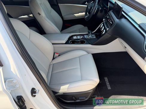 Used 2022 Genesis G70 2.0T RWD image 30